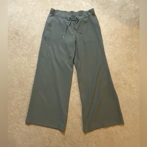 🐘Lululemon Gray Stretchy Flowy Front Tie Workout Pants🐘